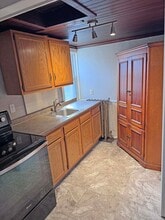 395 Saint John St, Unit Upstairs in Portland, ME - Building Photo - Building Photo