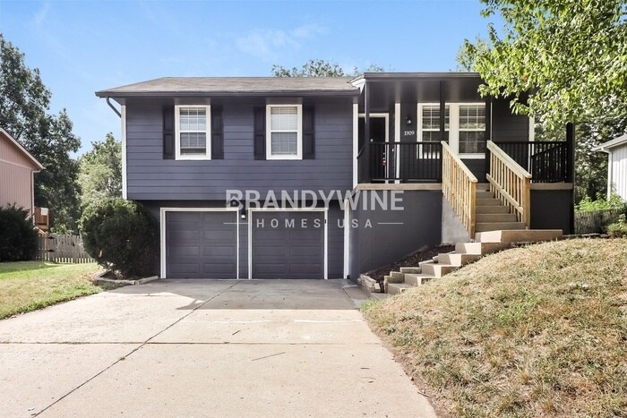 1909 NE McKee Ln in Lee's Summit, MO - Building Photo