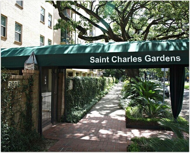 3915 St Charles Ave in New Orleans, LA - Building Photo - Building Photo