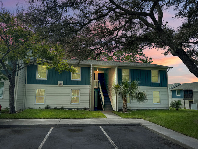 The Carlisle at Dunedin in Dunedin, FL - Foto de edificio - Building Photo