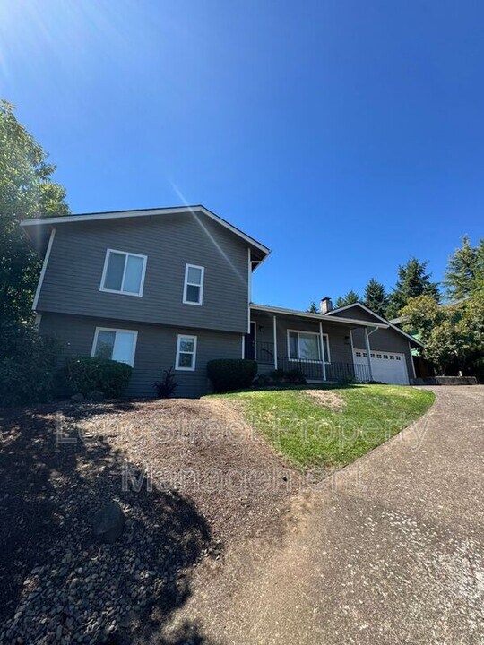 4181 NW Jasmine Pl in Corvallis, OR - Foto de edificio