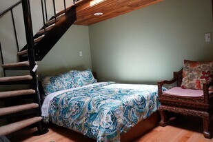 602 Summer St, Unit APT B