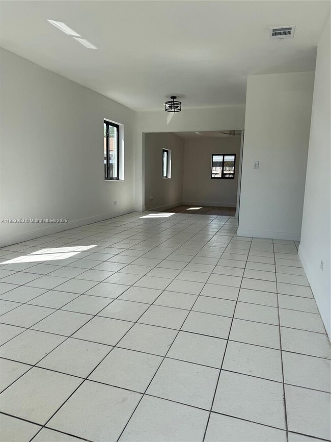 3141 SW 24th Ter in Miami, FL - Building Photo - Building Photo