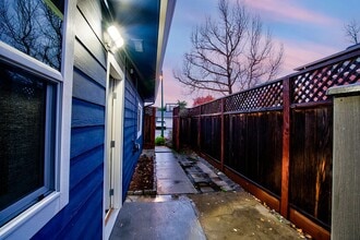 1351 Eastshore Dr in Alameda, CA - Foto de edificio - Building Photo