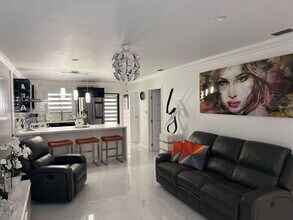 2837 W 75th St in Hialeah, FL - Building Photo - Building Photo