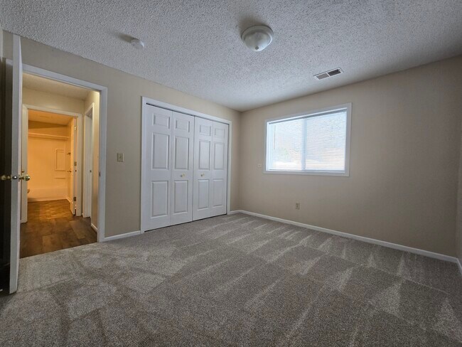 1450 Whispering Ct, Unit 4 in Hastings, MN - Foto de edificio - Building Photo