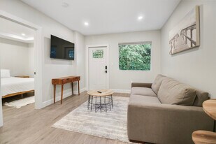 898 SE 2nd Pl, Unit 3 in Deerfield Beach, FL - Building Photo