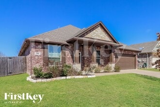 1005 Destrehan Dr in Burleson, TX - Foto de edificio - Building Photo