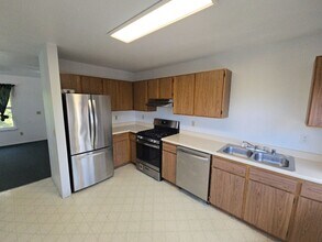 830 Crescent Way in Arcata, CA - Building Photo - Building Photo