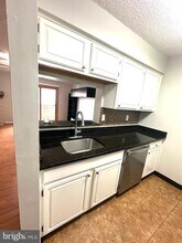 4901 Ravens Crest Dr in Plainsboro, NJ - Building Photo - Building Photo