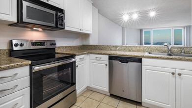 Marina 41 in Marina Del Rey, CA - Building Photo - Building Photo