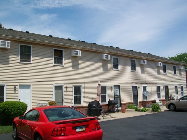 5369-5379 Cresthaven Ln in Toledo, OH - Foto de edificio - Building Photo