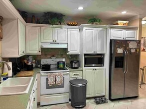 2761 SW 24th St in Miami, FL - Building Photo - Building Photo