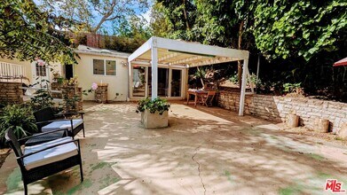 1927 N Beverly Glen Blvd in Los Angeles, CA - Building Photo - Building Photo