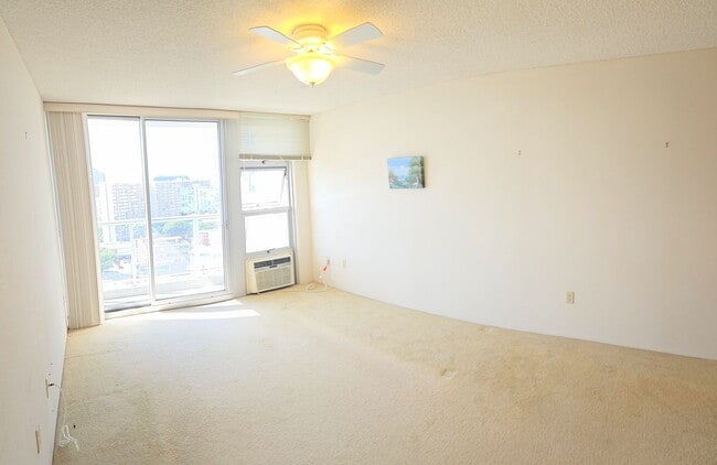 1315 Kalakaua Ave in Honolulu, HI - Building Photo - Building Photo