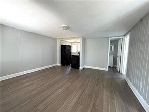 4611 N Hubert Ave in Tampa, FL - Foto de edificio - Building Photo