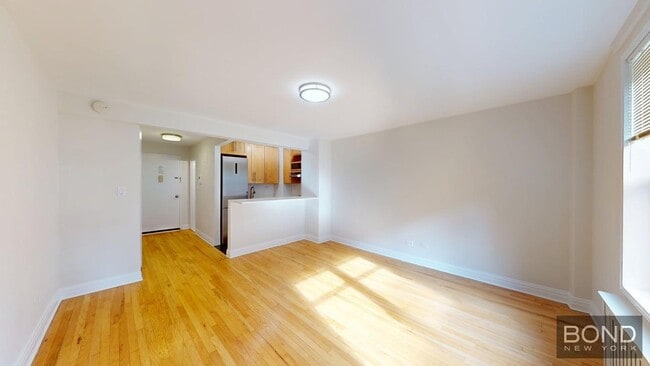 151 W 16th St in New York, NY - Building Photo - Building Photo