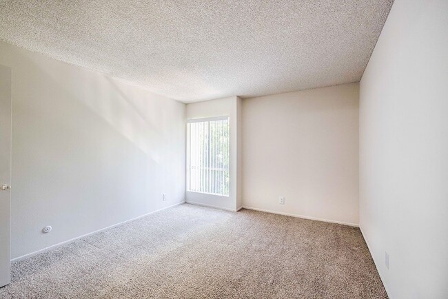 The Villas at Woodland Hills in Woodland Hills, CA - Foto de edificio - Building Photo