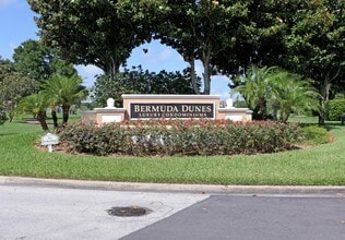 7330 Westpointe Blvd in Orlando, FL - Building Photo