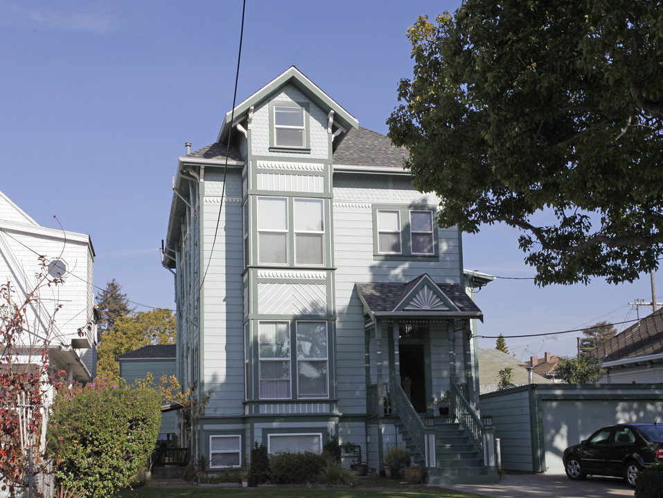 2267 Clinton Ave in Alameda, CA - Foto de edificio