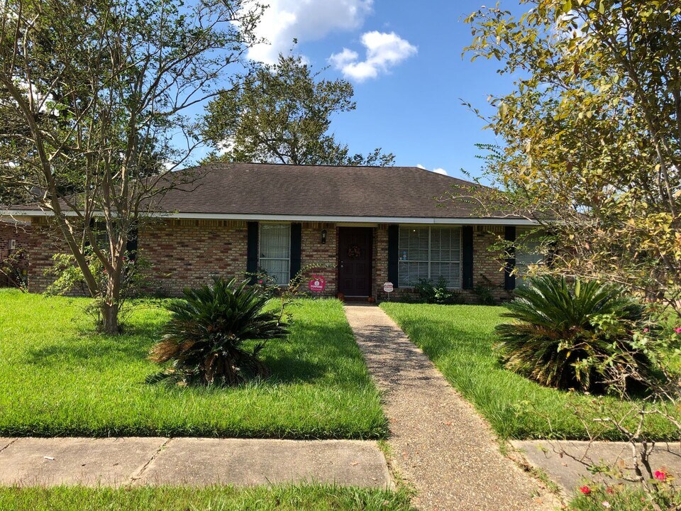 7706 Canosa Ct in Baton Rouge, LA - Building Photo