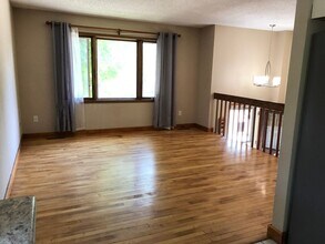 908 Sandusky Dr in Iowa City, IA - Building Photo - Building Photo