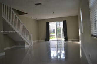 1935 Madeira Dr in Weston, FL - Building Photo - Building Photo