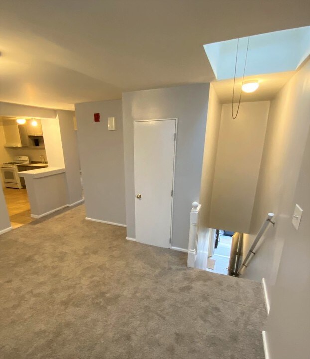 5615 Upland Way-Unit -3 in Philadelphia, PA - Building Photo