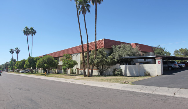 Berridge Villa Apartments in Phoenix, AZ - Foto de edificio - Building Photo