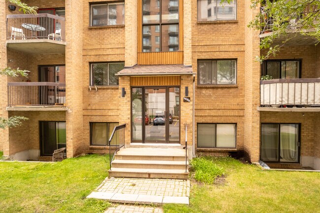 1635 Du Souvenir Boul in Laval, QC - Building Photo - Building Photo