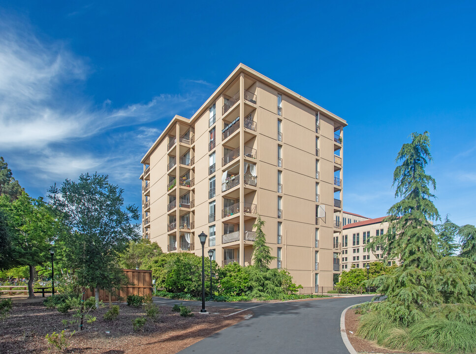 Hoskins Midrise in Stanford, CA - Foto de edificio