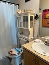 21851 Newland St in Huntington Beach, CA - Foto de edificio - Building Photo