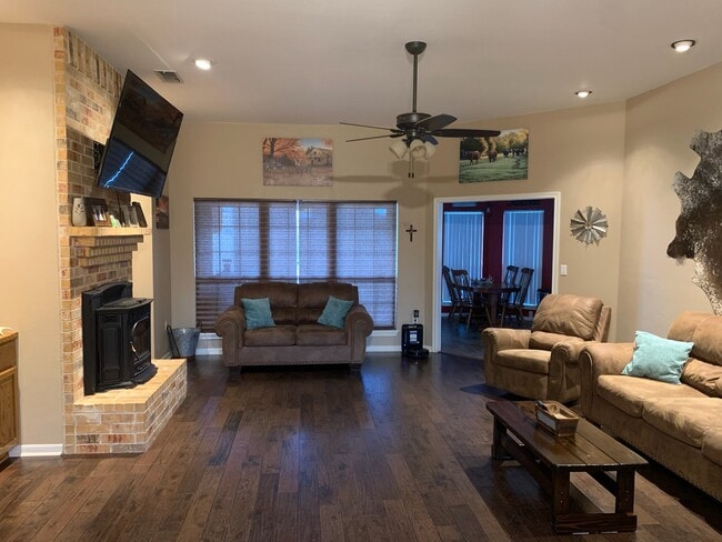 676 Maplewood Dr in Stephenville, TX - Building Photo - Building Photo