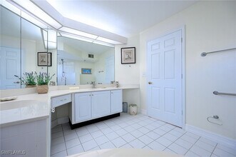 595 Beachwalk Cir in Naples, FL - Building Photo - Building Photo