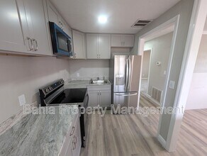 5521 Bay Blvd in Port Richey, FL - Building Photo - Building Photo