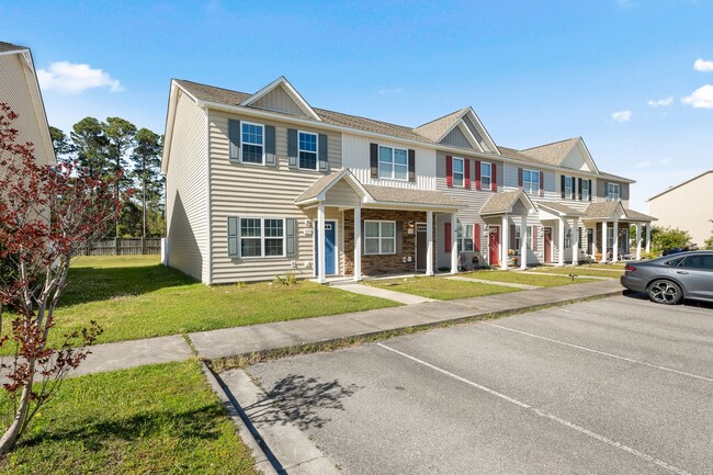 525 Oyster Rock Ln in Sneads Ferry, NC - Building Photo - Building Photo