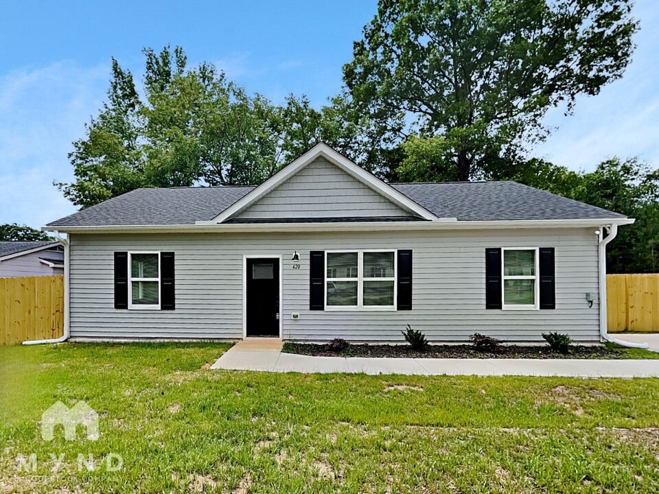 420 E Cedar Ave in Wake Forest, NC - Building Photo