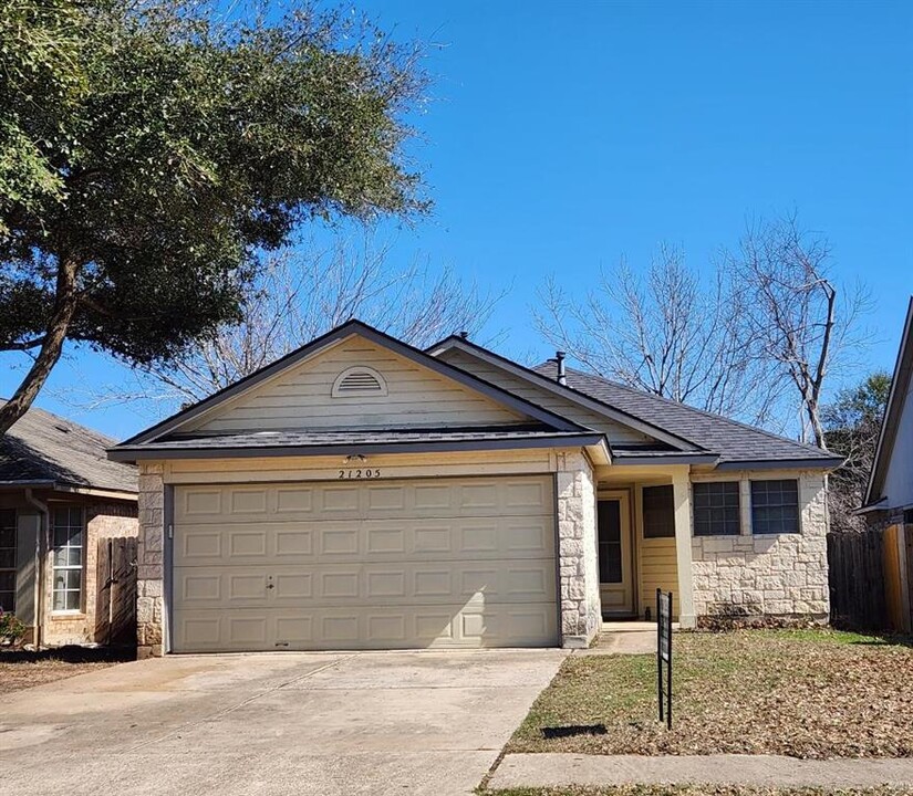 21205 Byerly Turk Dr in Pflugerville, TX - Building Photo