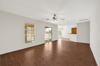 1630 Trail Oaks Ct in Houston, TX - Building Photo - Building Photo