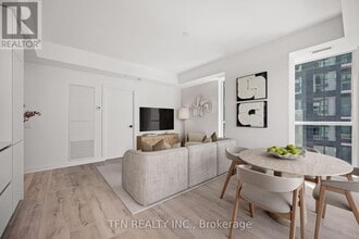 327-4327 King St W in Toronto, ON - Building Photo - Building Photo