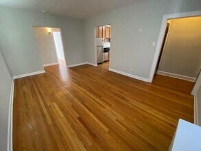 2043 W Berwyn Ave in Chicago, IL - Building Photo - Building Photo