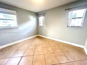 8300 Sunrise Lakes Blvd in Sunrise, FL - Building Photo - Building Photo