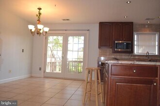 3947 Valley Ridge Dr in Fairfax, VA - Building Photo - Building Photo