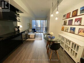 70 Temperance St in Toronto, ON - Building Photo - Building Photo