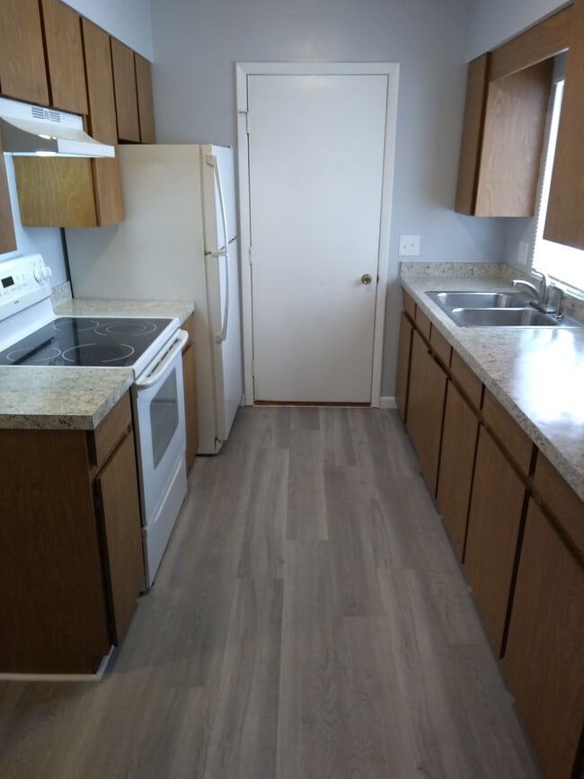 3307 henry st in Midland, MI - Foto de edificio - Building Photo