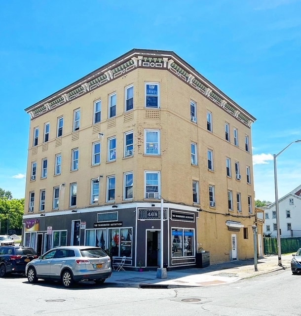 The Queen Bee on Main in Poughkeepsie, NY - Foto de edificio