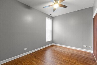 1278 W Victoria St, Unit 1E in Chicago, IL - Building Photo - Building Photo