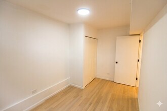 2470 N Clybourn Ave in Chicago, IL - Building Photo - Building Photo