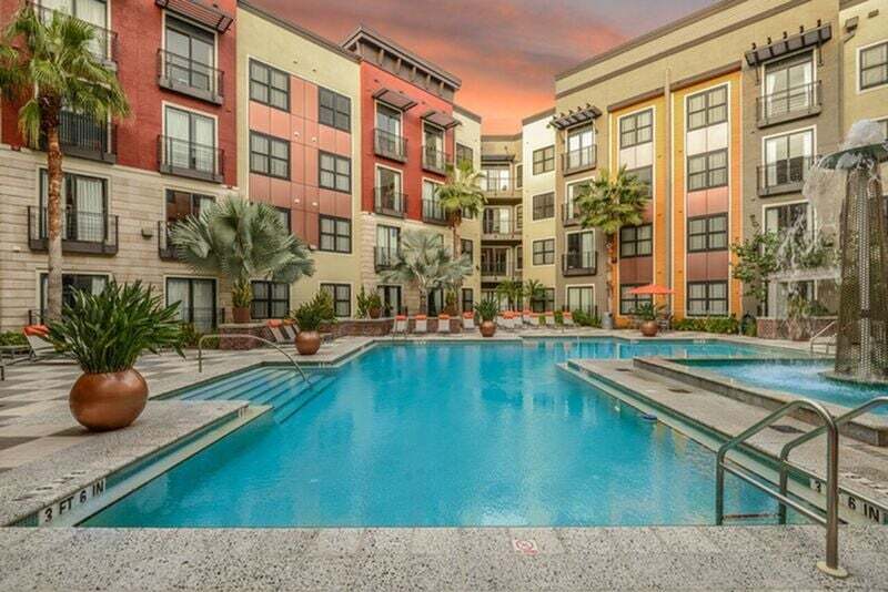 Fusion 1560 in St. Petersburg, FL - Foto de edificio