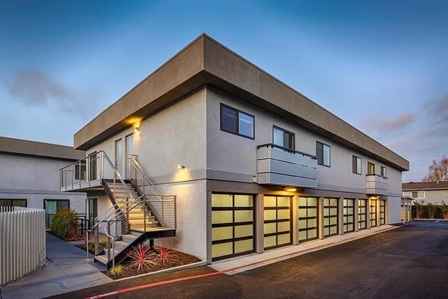 1662 Hollenbeck Ave in Sunnyvale, CA - Foto de edificio - Building Photo